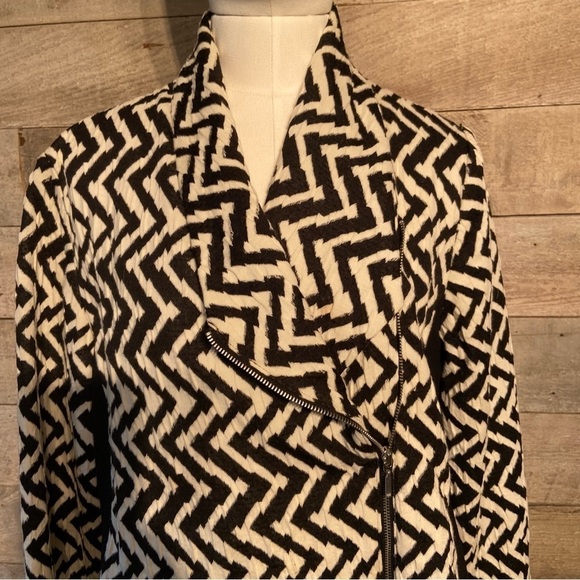 Chico’s women’s black and white zip up jacket in size 2 - Picture 7 of 10